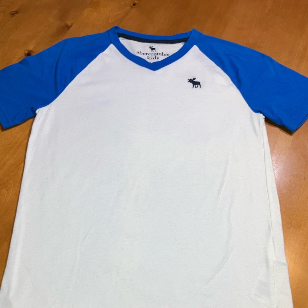 Abercrombie Kids blue and white T size 11/12